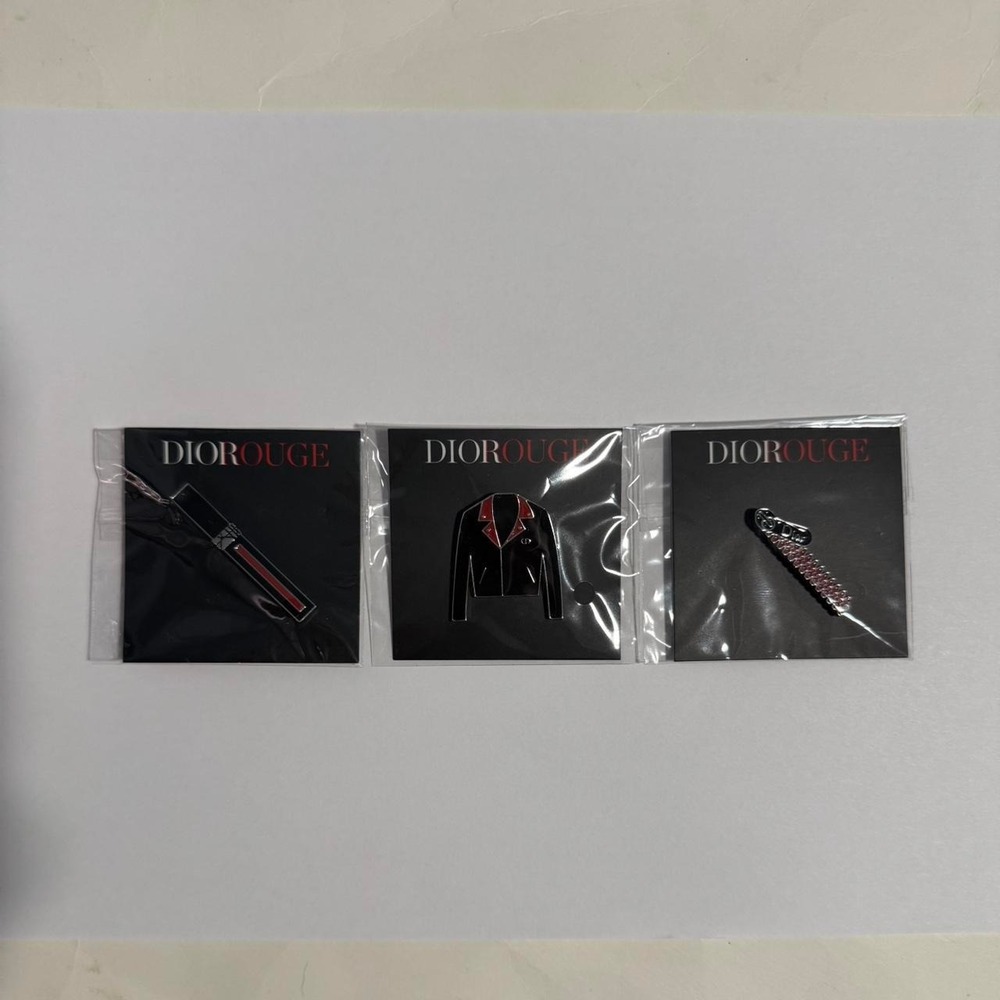 Dior Rouge Pin Set - Picture 6 of 6